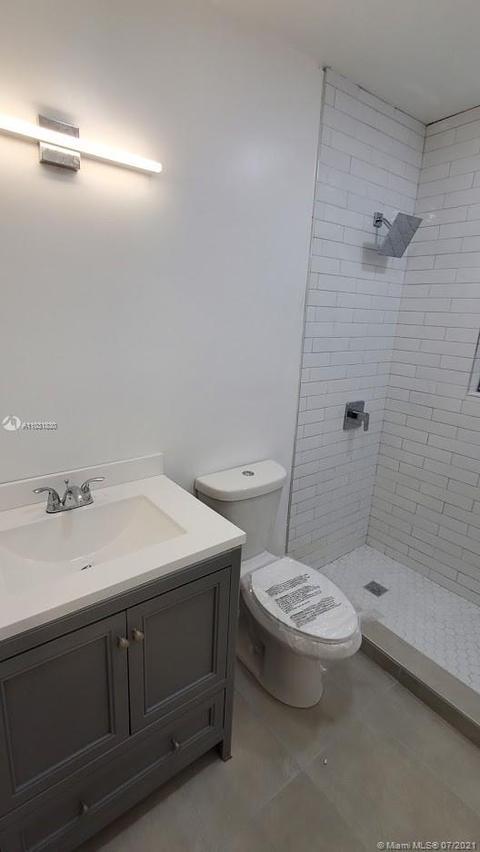 5449 E 4th Ave, Hialeah, FL 33013 photo 4