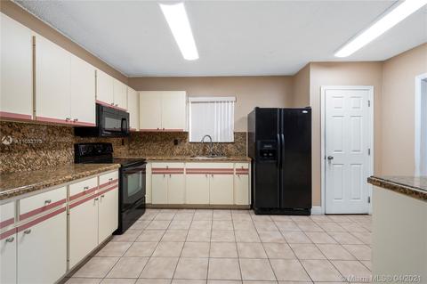 5630 W 9th Ct, Hialeah, FL 33012 photo 8