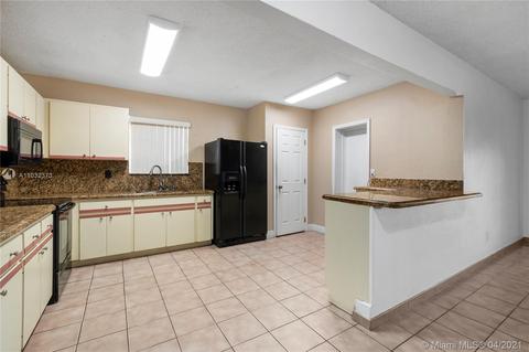 5630 W 9th Ct, Hialeah, FL 33012 photo 7