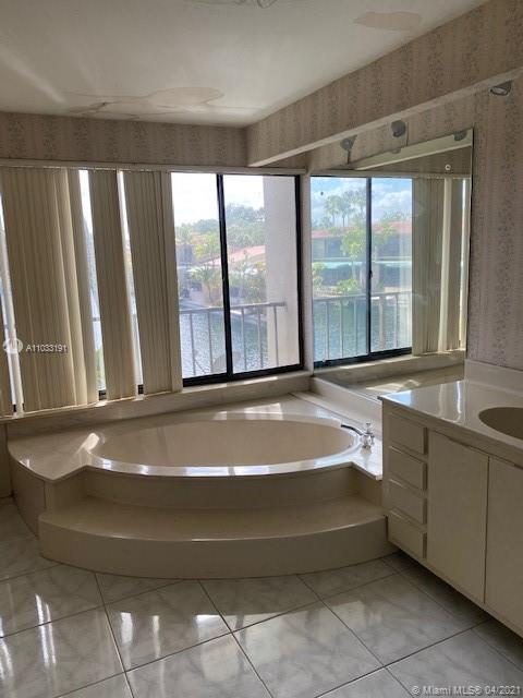 8352 Dundee Ter, Miami Lakes, FL 33016 photo 6