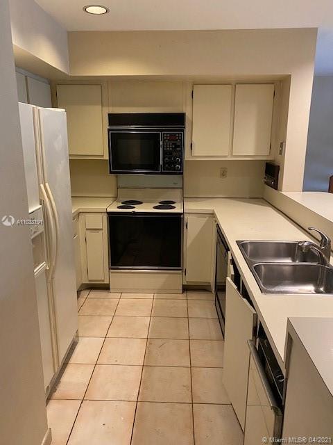 8352 Dundee Ter, Miami Lakes, FL 33016 photo 5