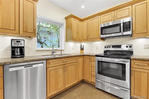 1424 Ortega Ave, Coral Gables, FL 33134 photo 17