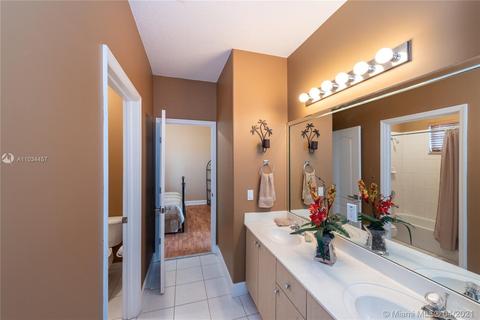 16172 NW 77th Pl, Miami Lakes, FL 33016 photo 12