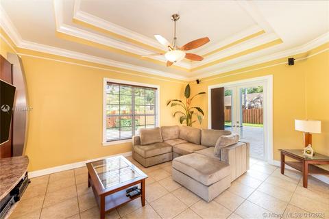 16172 NW 77th Pl, Miami Lakes, FL 33016 photo 2