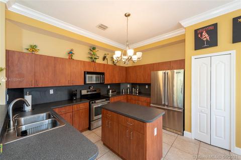 16172 NW 77th Pl, Miami Lakes, FL 33016 photo 3