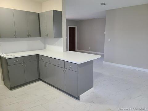 850 W 50th Pl, Hialeah, FL 33012 photo 6