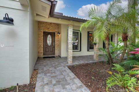 8450 Menteith Ter, Miami Lakes, FL 33016 photo 3