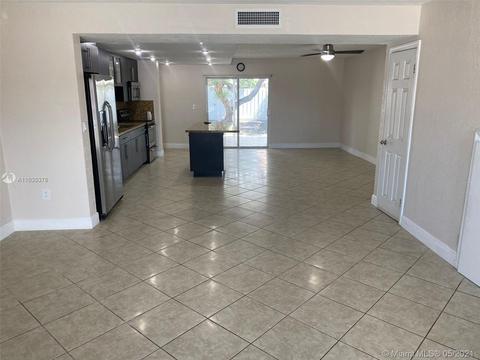 899 W 79th St, Hialeah, FL 33014 photo 6