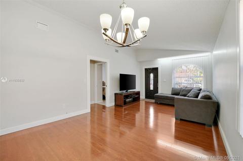 2764 W 74th Ter, Hialeah, FL 33016 photo 8