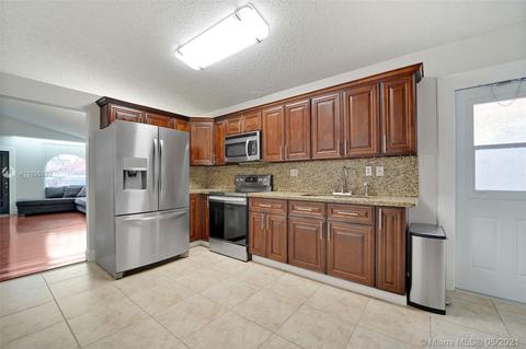 2764 W 74th Ter, Hialeah, FL 33016 photo 12
