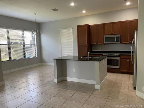 3347 W 96 Pl, Hialeah, FL 33018 photo 3