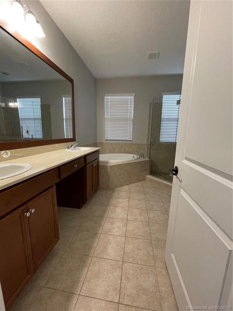 3347 W 96 Pl, Hialeah, FL 33018 photo 16