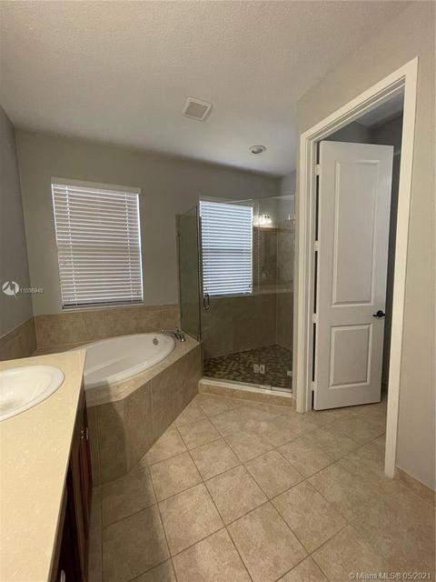 3347 W 96 Pl, Hialeah, FL 33018 photo 20