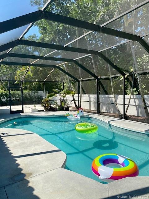 7330 Sabal Dr, Miami Lakes, FL 33014 photo 37