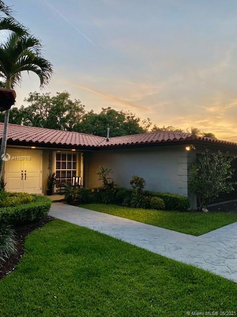 7330 Sabal Dr, Miami Lakes, FL 33014 photo 3