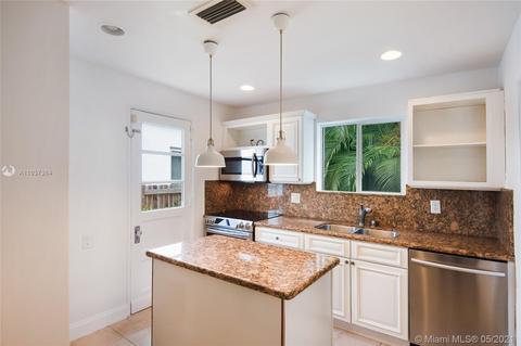 9049 Carlyle Ave, Surfside, FL 33154 photo 8