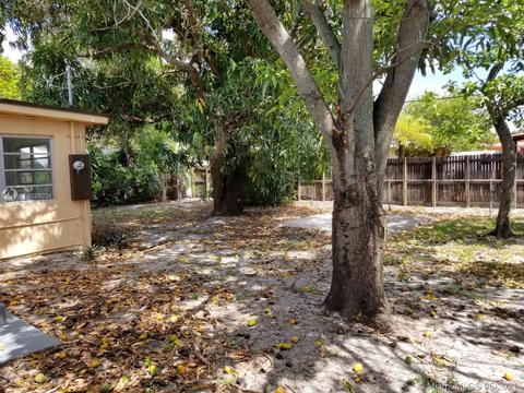 661 E 14th St, Hialeah, FL 33010 photo 4