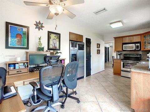 6930 Bamboo St, Miami Lakes, FL 33014 photo 8