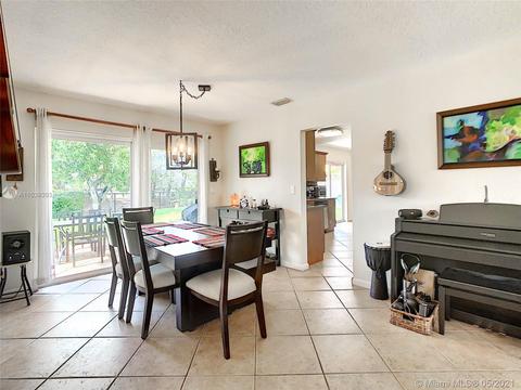 6930 Bamboo St, Miami Lakes, FL 33014 photo 7