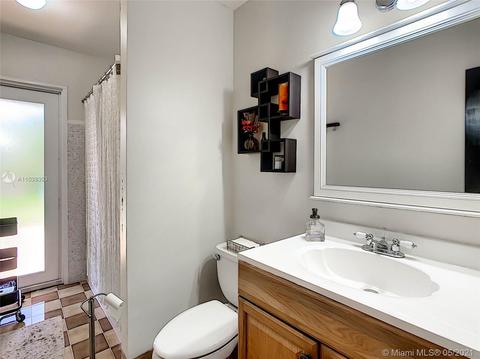 6930 Bamboo St, Miami Lakes, FL 33014 photo 14