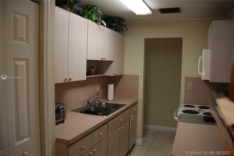 261 W 38 St, Hialeah, FL 33012 photo 17