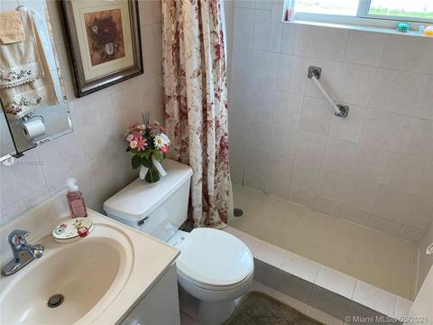 131 W 37th St, Hialeah, FL 33012 photo 13