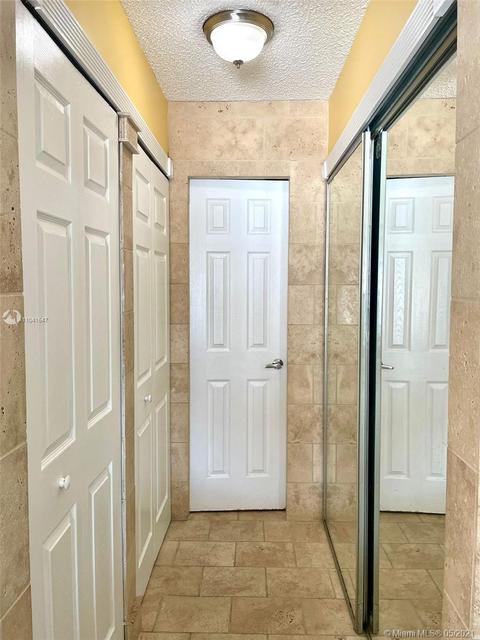 2860 W 75th St, Hialeah, FL 33018 photo 14
