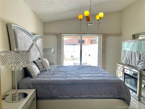 2860 W 75th St, Hialeah, FL 33018 photo 13
