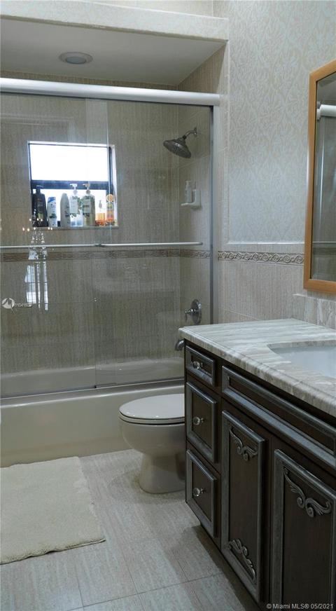 16100 NW 83rd Pl, Miami Lakes, FL 33016 photo 13
