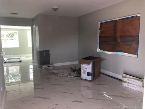 4060 E 9th Ct, Hialeah, FL 33013 photo 4