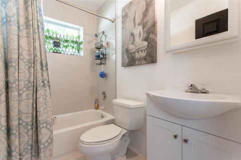 954 SE 3rd Pl, Hialeah, FL 33010 photo 10