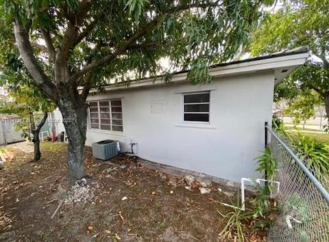 954 SE 3rd Pl, Hialeah, FL 33010 photo 6