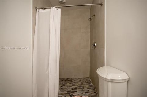 954 SE 3rd Pl, Hialeah, FL 33010 photo 14