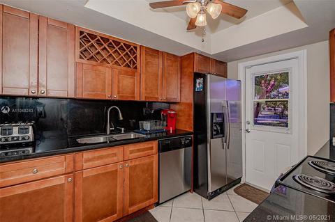 1017 E River Dr, Margate, FL 33063 photo 6
