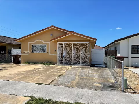 2785 W 70th Pl, Hialeah, FL 33016 photo 1