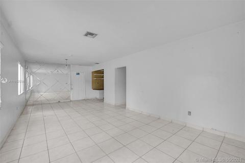 465 NE 157th Ter, Miami, FL 33162 photo 10