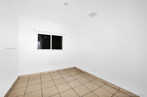 465 NE 157th Ter, Miami, FL 33162 photo 16