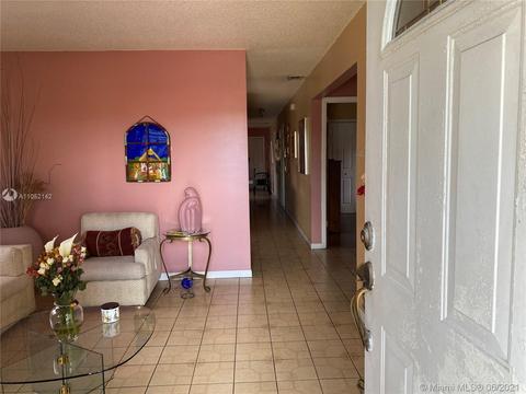 985 W 39th Pl, Hialeah, FL 33012 photo 5