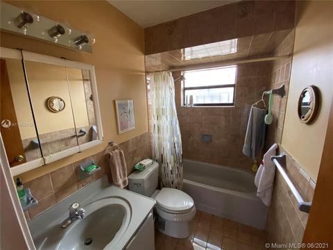 985 W 39th Pl, Hialeah, FL 33012 photo 14