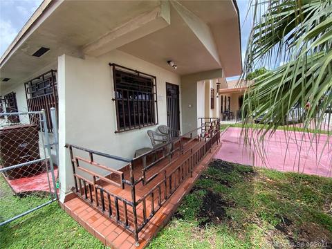 985 W 39th Pl, Hialeah, FL 33012 photo 4