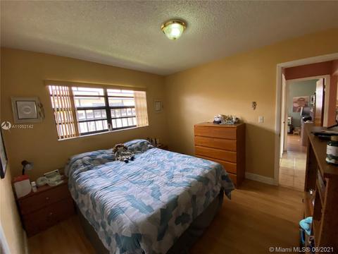 985 W 39th Pl, Hialeah, FL 33012 photo 15