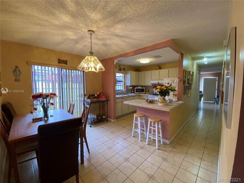 985 W 39th Pl, Hialeah, FL 33012 photo 9