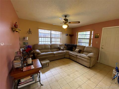 985 W 39th Pl, Hialeah, FL 33012 photo 8
