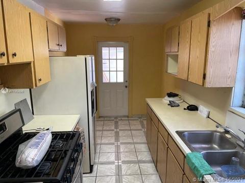 3240 E 8th Ave, Hialeah, FL 33013 photo 8