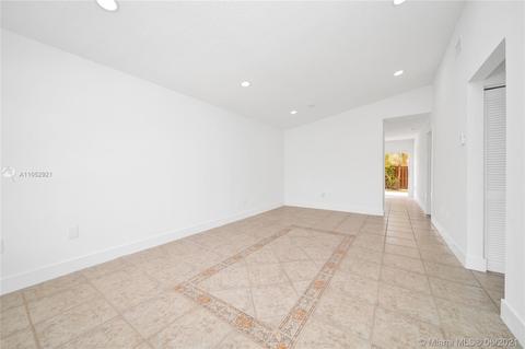 2492 W 65th St, Hialeah, FL 33016 photo 4