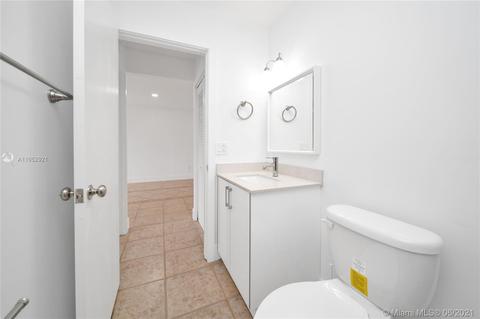 2492 W 65th St, Hialeah, FL 33016 photo 20