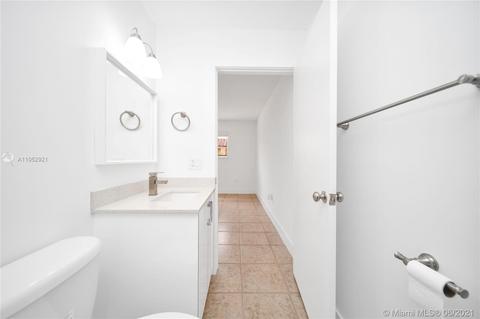 2492 W 65th St, Hialeah, FL 33016 photo 16