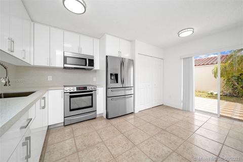 2492 W 65th St, Hialeah, FL 33016 photo 6