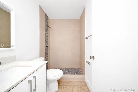 2492 W 65th St, Hialeah, FL 33016 photo 21