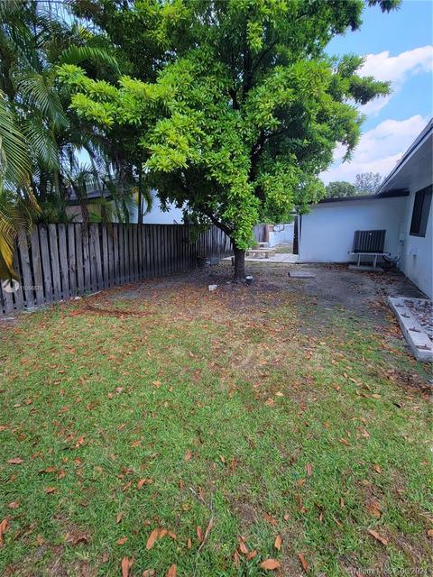 200 N Esplanade Dr, Miami Springs, FL 33166 photo 2